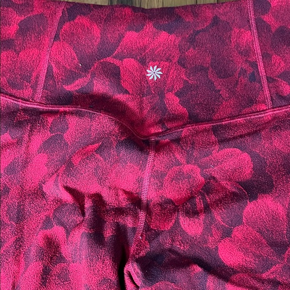 Athleta red floral Elation textured tight size medium - Picture 5 of 5